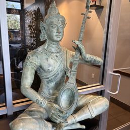 Welcoming statue in lobby area.