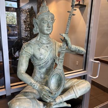 Dillon Thai restaurant - Welcoming statue in lobby area. - Thai Near Me - Dillon, Colorado