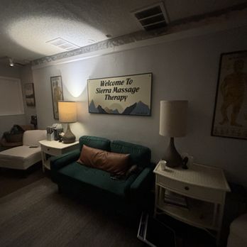 Sierra Massage Therapy - Waiting area - Massage Therapy Near Me - Oakhurst, California Sierra Massage Therapy - Waiting area - Massage Therapy Near Me - Oakhurst, California
