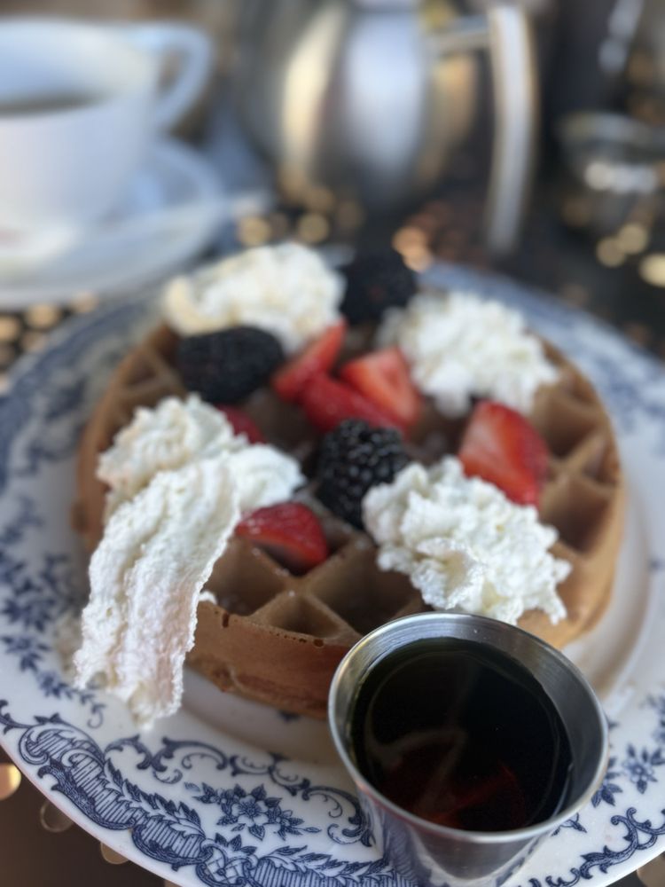 Lola's Cafe