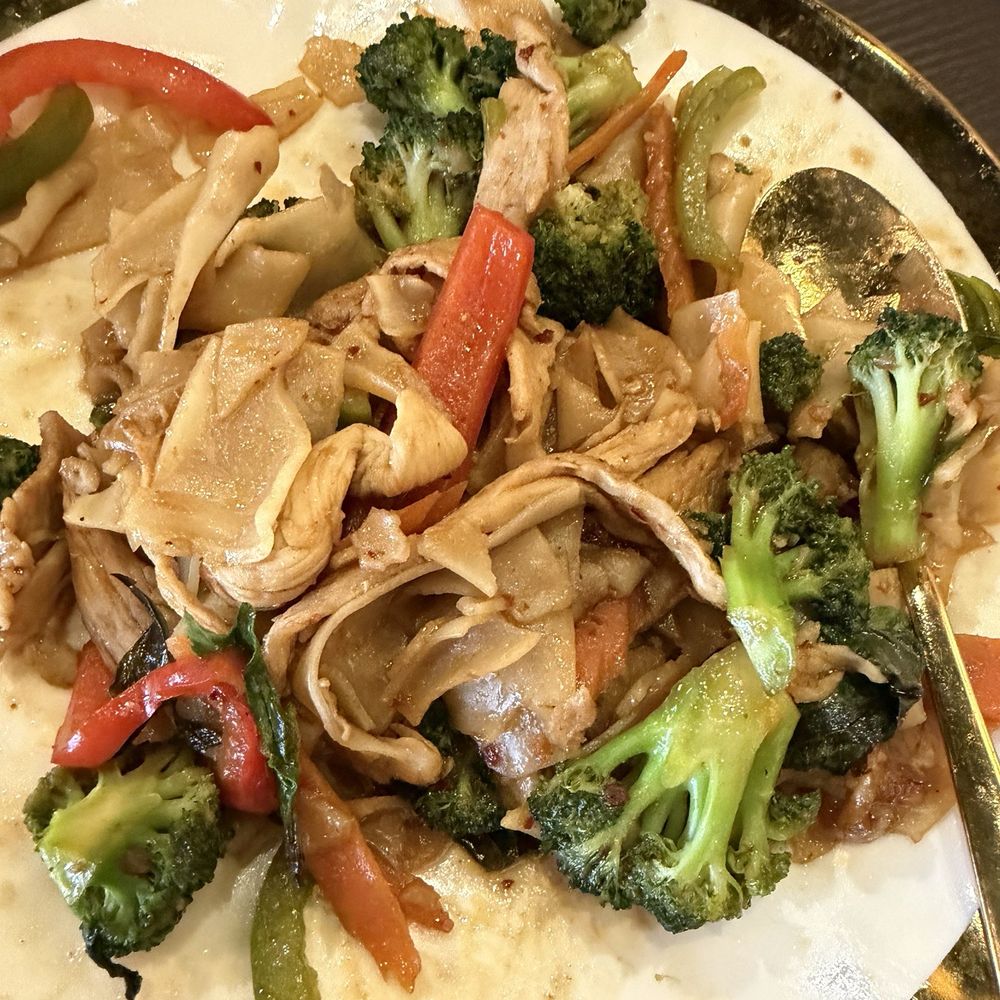 Tha Siam Bistro - Drunken Noodles - Thai Near Me - Midvale, Utah Tha Siam Bistro - Drunken Noodles - Thai Near Me - Midvale, Utah