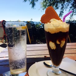 Strandcafe - Eiskaffee für 4,90 mit Seeblick ist fair!
