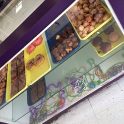 Southern Maid Donuts - The donut selection. Blah!