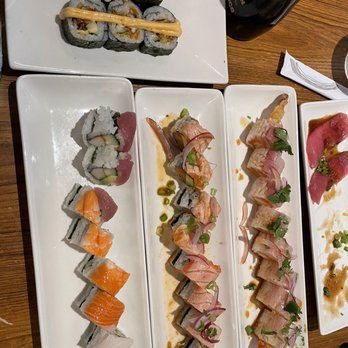 Jellyfish - (Clockwise from top): spider roll, citrus himachi, kpop salmon, rainbow roll. - Japanese Near Me - Houston, Texas Jellyfish - (Clockwise from top): spider roll, citrus himachi, kpop salmon, rainbow roll. - Japanese Near Me - Houston, Texas