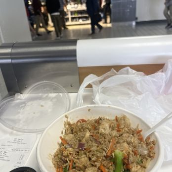 Banh Shop - Fried rice with chicken - Vietnamese Near Me