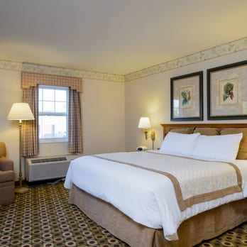 Hawthorn Suites By Wyndham Franklin - Presidential King Suite Bedroom - Hotels Near Me - Franklin, Massachusetts Hawthorn Suites By Wyndham Franklin - Presidential King Suite Bedroom - Hotels Near Me - Franklin, Massachusetts