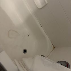 Holiday Inn Express & Suites Natchez South - A dirty bathtub. There is crater in the middle of the tub.