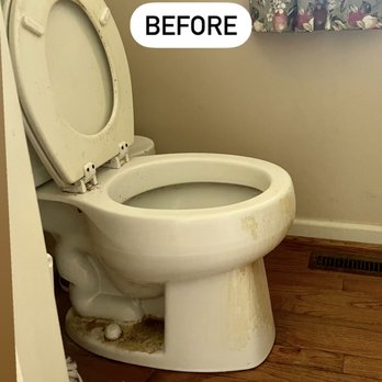 Brazillian Style Cleaning - Before a deep cleaning on small bathroom. - Home Cleaning Near Me