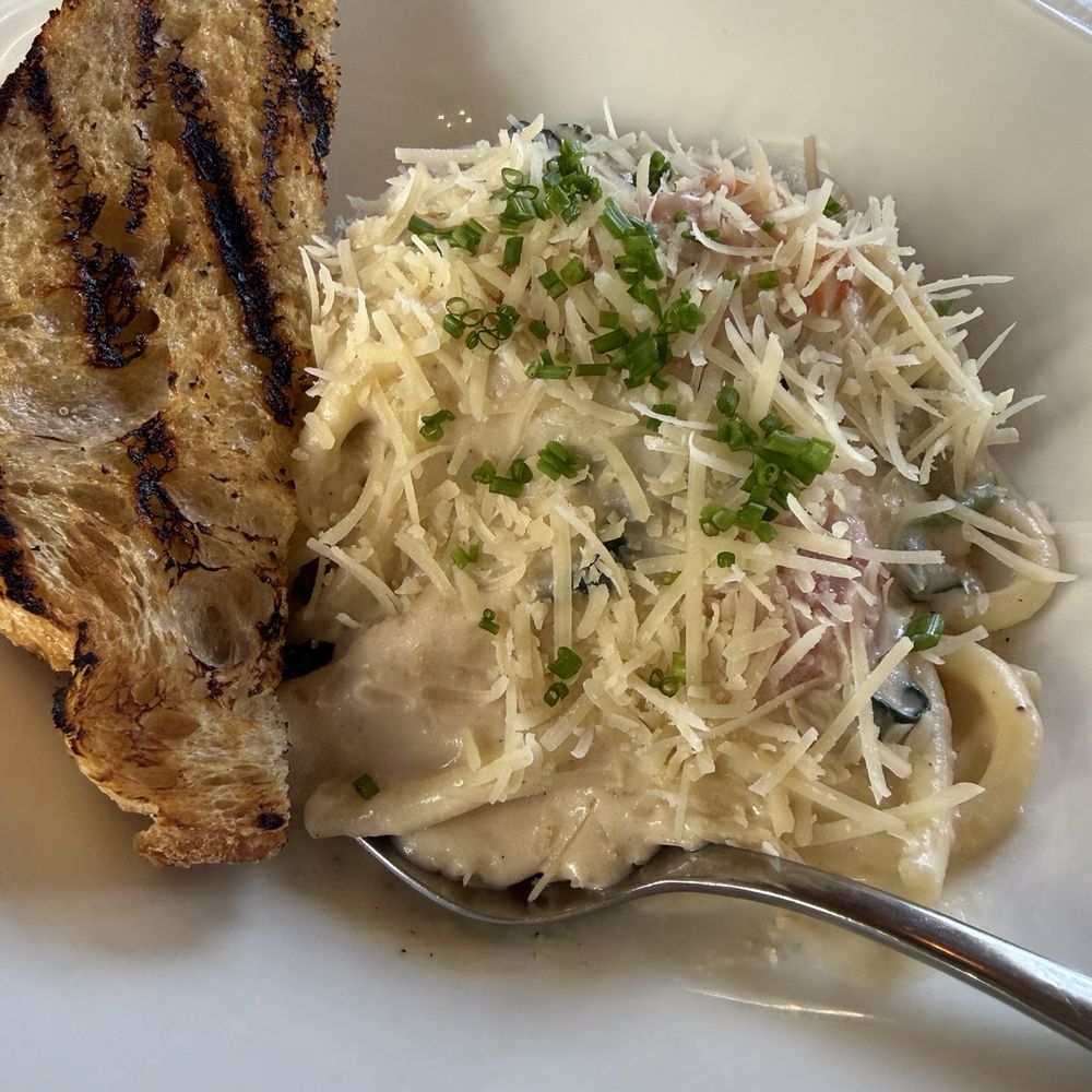 Delicious bread and Pasta Alfredo Delicious bread and Pasta Alfredo