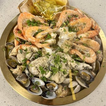 Tou Lok Kitchen - a platter of seafood - Chinese Near Me - Richmond, British Columbia Tou Lok Kitchen - a platter of seafood - Chinese Near Me - Richmond, British Columbia