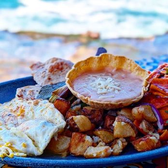 Encanto - Chilaquiles con Huevo y Pechuga de Pollo - Seafood Near Me - Ensenada, BCN Encanto - Chilaquiles con Huevo y Pechuga de Pollo - Seafood Near Me - Ensenada, BCN