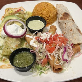 Los Cucos Mexican Cafe - Cypress - Combo Tradicional - Mexican Near Me - Houston, Texas Los Cucos Mexican Cafe - Cypress - Combo Tradicional - Mexican Near Me - Houston, Texas