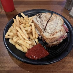 The Craft House Gastropub - Reuben with fries