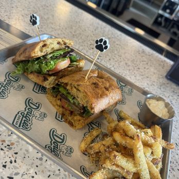Dougie’s Dog Bar - Caprese sandwich - American Near Me - Orlando, Florida