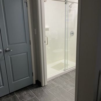 Staybridge Suites Ames - 1 king bathroom - Venues & Event Spaces Near Me - Ames, Iowa