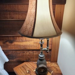 Front Street Inn & Spa - Cool lamp