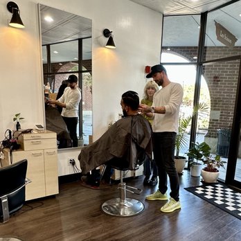 Les Scissors - Haircut with Jason - Nail Technicians Near Me - Sugar Land, Texas