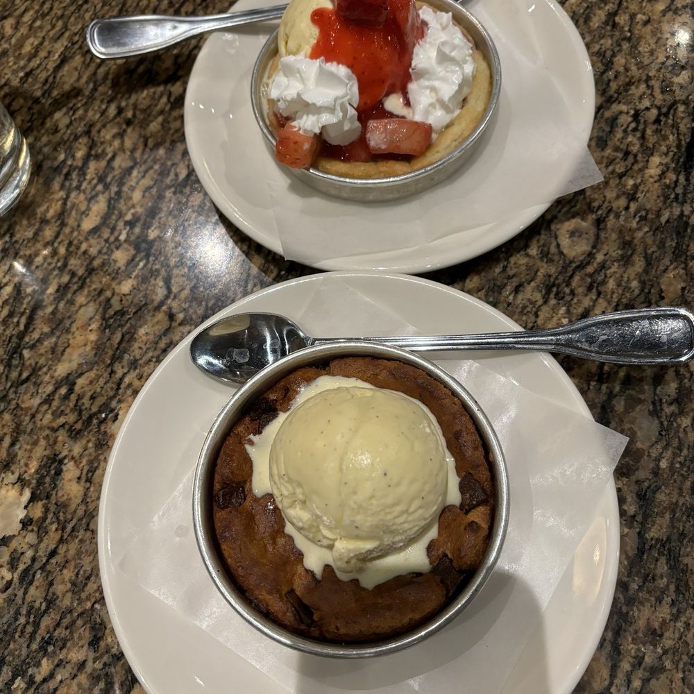 BJ's Restaurant & Brewhouse - Chocolate chunk & strawberry shortcake personal pizookies - Pizza Near Me - Irvine, California