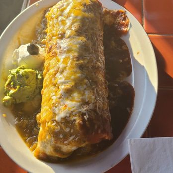 El Chorlito Mexican Eatery - Macho burrito - Mexican Near Me - San Simeon, California