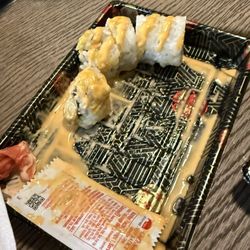 Roku Sushi & Pho - Hamachi yellowtail roll