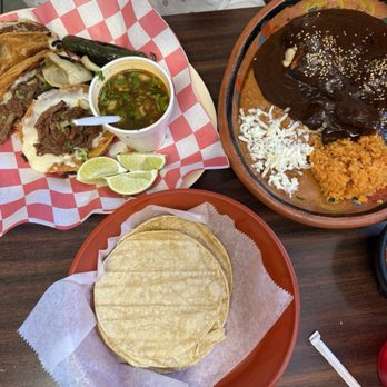 El Tlaxcalteca Restaurant - Mexican Near Me - Milwaukee, Wisconsin El Tlaxcalteca Restaurant - Mexican Near Me - Milwaukee, Wisconsin