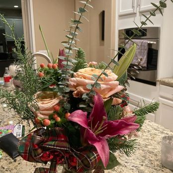 Buckaroo Flower - Holiday arrangement - Florists Near Me