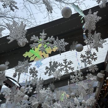 Homeslice - Back section winter decor - Pizza Near Me - Chicago, Illinois