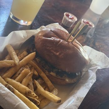 Lake Alpine Resort - Smash Burger - Hotels Near Me - Bear Valley, California Lake Alpine Resort - Smash Burger - Hotels Near Me - Bear Valley, California