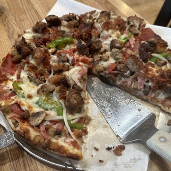 Angelo's Restaurant & Raw Bar - Specialty Pizza basically supreme - Italian Near Me - Montross, Virginia