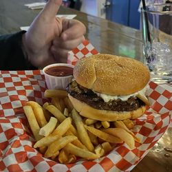 Soundview Bar & Grill - Mushroom burger