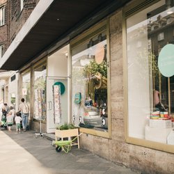 qnOOtsch - Euer nachhaltiger Baby-, Kinder- & Geschenkeladen - Familiy&Concept Store Luegallee