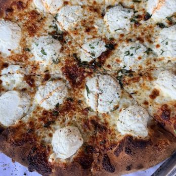 Old County Inn - White Pizza -Excellent - Pizza Near Me - Pine, Arizona