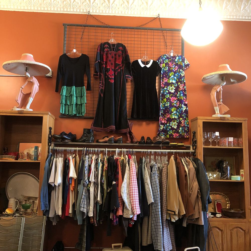 SCARY MARY’S VINTAGE STORE Updated June 2024 809 Ave G, Fort