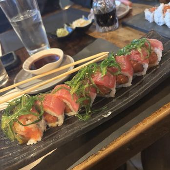 Shoyou Sushi - Hawaiian roll - Sushi Bars Near Me - Baltimore, Maryland