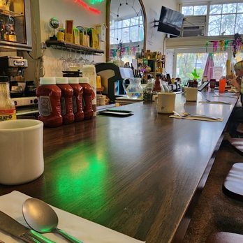 The Hummingbird - Sitting at the counter right at opening Fairfax Sunrise Breakfast - Breakfast & Brunch Near Me - Fairfax, California The Hummingbird - Sitting at the counter right at opening Fairfax Sunrise Breakfast - Breakfast & Brunch Near Me - Fairfax, California