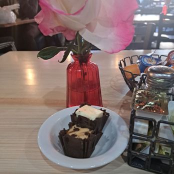 Honeybear Cafe - Complimentary cheesecake bites - Breakfast & Brunch Near Me - Chicago, Illinois