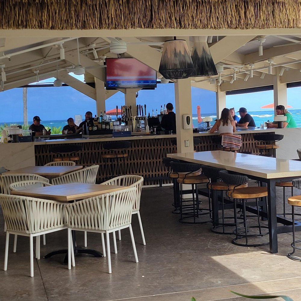 Crooked Surf bar next to pool Crooked Surf bar next to pool