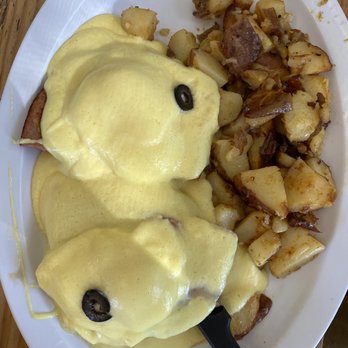 Country Skillets - Eggs Benedict $13.99 - Breakfast & Brunch Near Me - Ripon, California