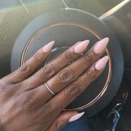 Fresh nails! Fresh nails!