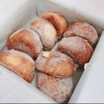 Leonard's Bakery - Malasadas puffs - Bakeries Near Me - Honolulu, Hawaii