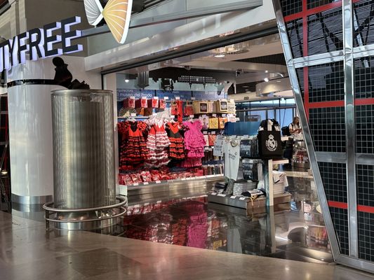 Adolfo Suárez Madrid–Barajas Airport by null