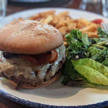 Au Comptoir - Burger maison - French Near Me - Vancouver, British Columbia Au Comptoir - Burger maison - French Near Me - Vancouver, British Columbia