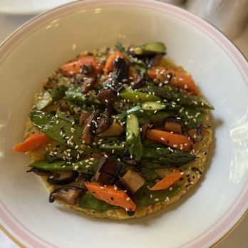 Ladurée - curry de lentilles corail, légumes rôtis, piment doux, gingembre, citronelle - Macarons Near Me - Paris, 75 Ladurée - curry de lentilles corail, légumes rôtis, piment doux, gingembre, citronelle - Macarons Near Me - Paris, 75