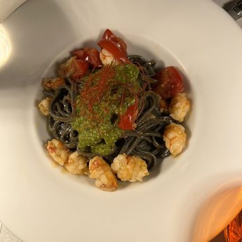 Da Mamo - Tagliolini with prawns, seared tomatoes, basil, and Genoese pesto - Italian Near Me - Venezia, VE Da Mamo - Tagliolini with prawns, seared tomatoes, basil, and Genoese pesto - Italian Near Me - Venezia, VE
