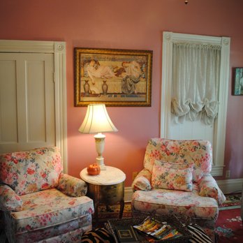 Swann Hotel Bed & Breakfast - One of the comfy sitting areas in the Swann Hotel B&B - Bed & Breakfast Near Me - Jasper, Texas