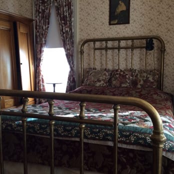 Pansy's Parlor Bed & Breakfast - My bed for two days. - Bed & Breakfast Near Me - Golden, Colorado Pansy's Parlor Bed & Breakfast - My bed for two days. - Bed & Breakfast Near Me - Golden, Colorado