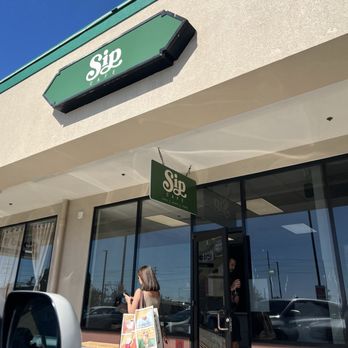 Sip Cafe - Outside - Coffee & Tea Near Me - Honolulu, Hawaii