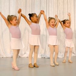 Creative Outlet Performing Arts Center - Shining Stars dancing to "Let It Go"