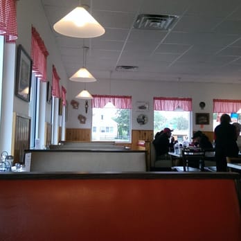 Howie's Restaurant - Diners Near Me - Lake Delton, Wisconsin