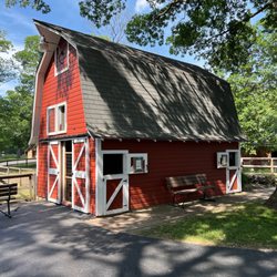 Lords Park Zoo - Barn